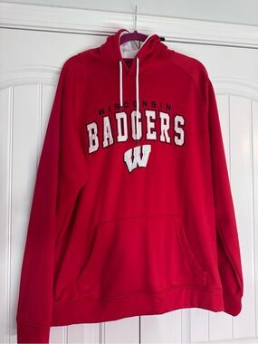 Wisconsin Badgers Men’s Hoodie With Fleece Lining